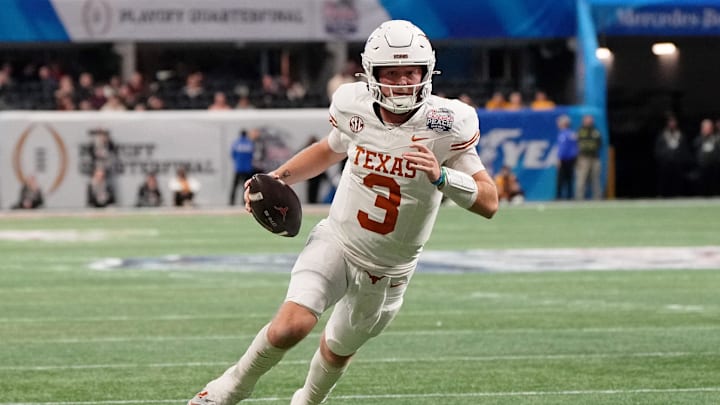 Texas Longhorns quarterback Quinn Ewers Texas Longhorns quarterback Quinn Ewers