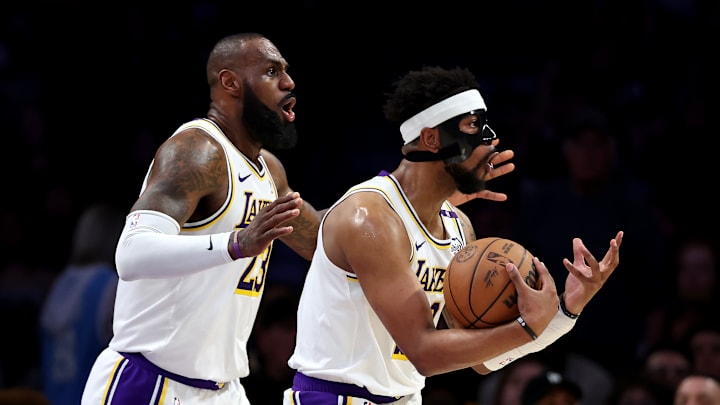 Chicago Bulls v Los Angeles Lakers