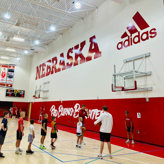 Coach Hoiberg shoots