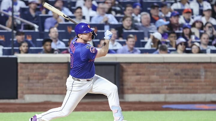  New York Mets first baseman Pete Alonso (20) hits an RBI single in the fifth inning against the Atlanta Braves at Citi Field. 