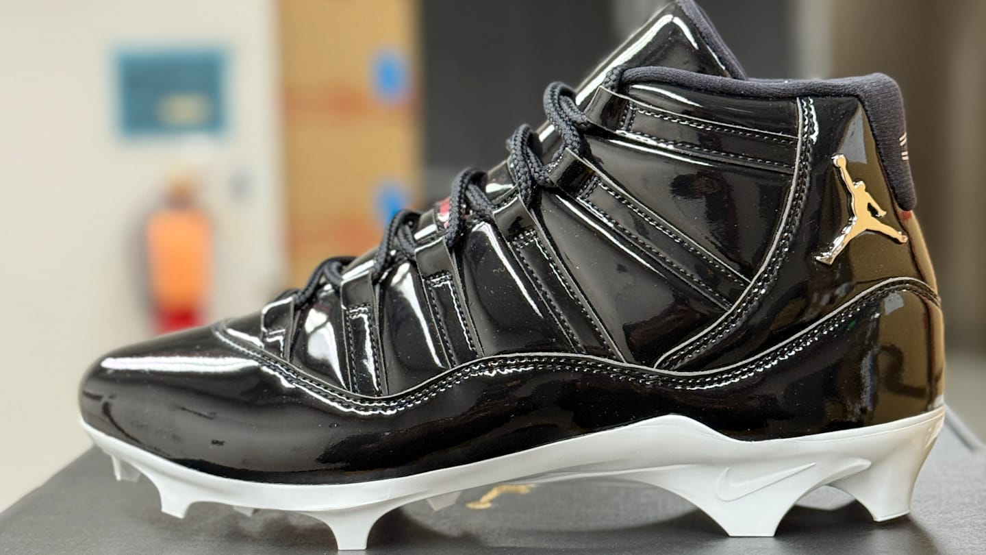 Jalen Hurts Debuts Air Jordan 11 Cleats in NFL Season Opener