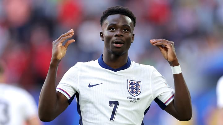 Bukayo Saka égalise pour l'Angleterre 