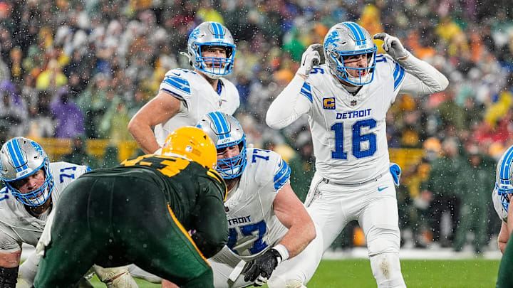 Detroit Lions quarterback Jared Goff (16) communicates with teammates before a snap against Green Bay Packers Detroit Lions quarterback Jared Goff (16) communicates with teammates before a snap against Green Bay Packers