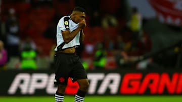 Lyncon chegou a atuar pelo profissional do Vasco em 2024