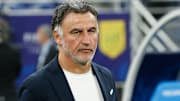 Christophe Galtier très ému du discours entendu dans les tribunes.