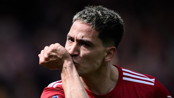 Martin Satriano est un attaquant du RC Lens. Martin Satriano est un attaquant du RC Lens.