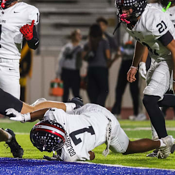 Seminole's Caton Cramer scores a touchdown.
