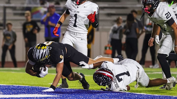 Seminole's Caton Cramer scores a touchdown.