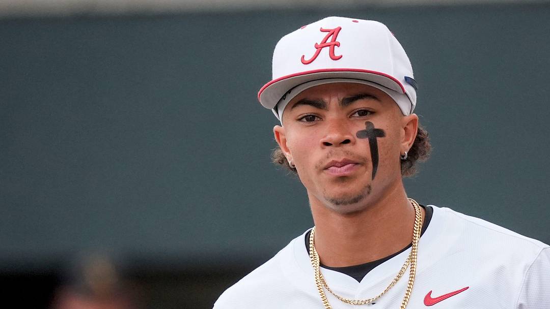Alabama shortstop Justin Lebron (1) Alabama shortstop Justin Lebron (1)