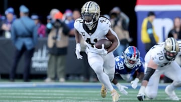 New Orleans Saints running back Alvin Kamara runs with the ball against the New York Giants during the second quarter at MetLife Stadium. 