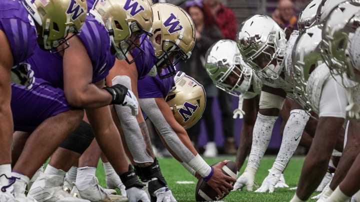 The UW and Oregon line up a against each other at Husky Stadium in 2023.