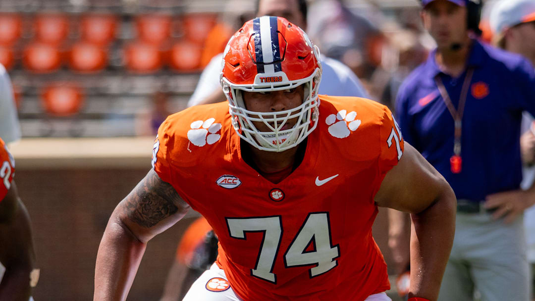 Brayden Jacobs blocking in the 2025 Clemson Spring Game