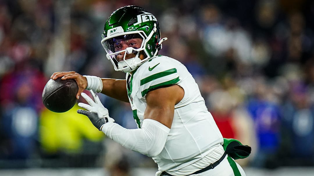 Nov 13, 2025; Foxborough, Massachusetts, USA; New York Jets quarterback Justin Fields (7) looks to pass the ball against the New England Patriots in the third quarter at Gillette Stadium. Mandatory Credit: David Butler II-Imagn Images