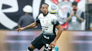 Martínez tomou conta do meio-campo corinthiano