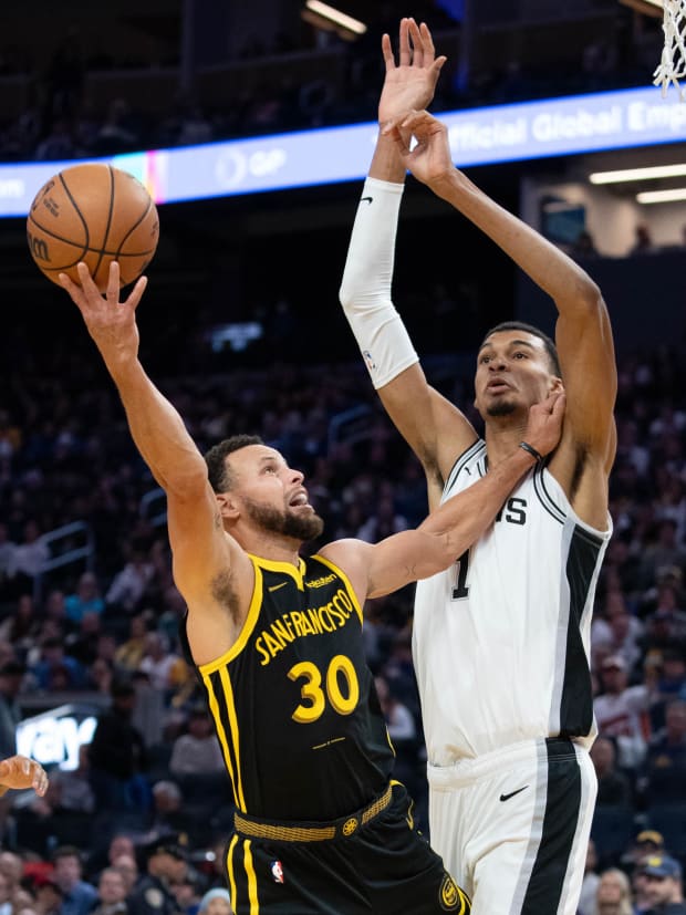 Golden State Warriors guard Stephen Curry (30) shoots the basketball against San Antonio Spurs forward Victor Wembanyama (1).