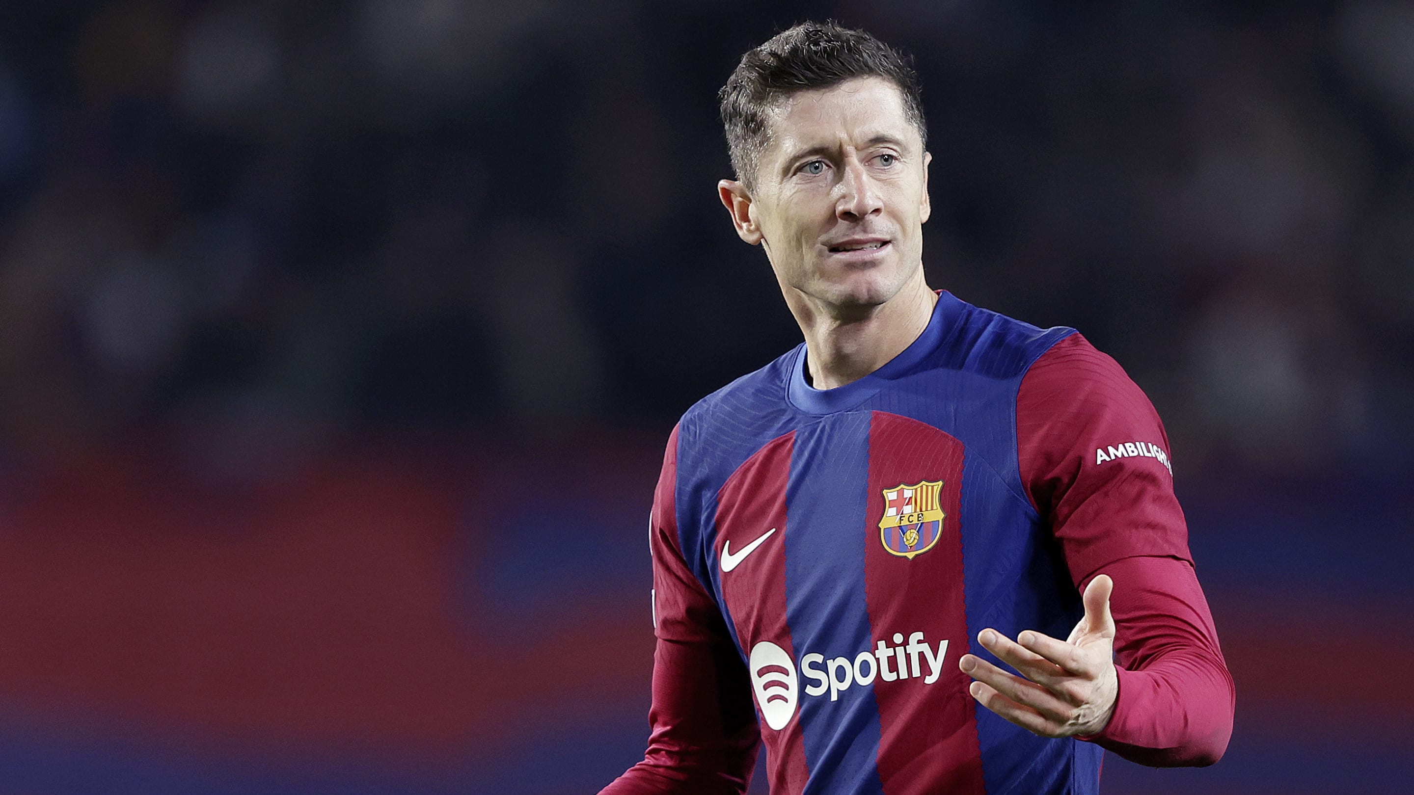 Robert Lewandowski doubles down on Barcelona transfer stance