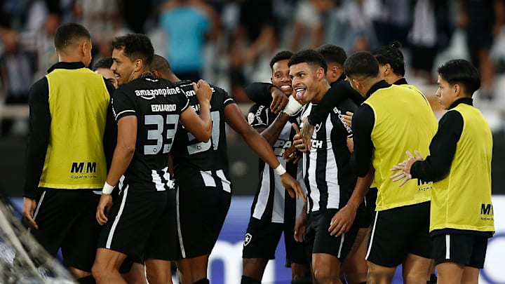 Luis Henrique, do Botafogo, se destacou no clássico contra o Vasco