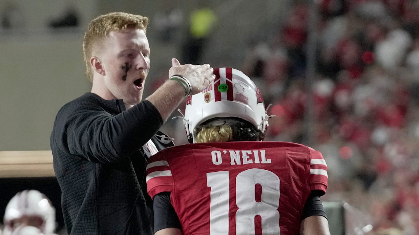How Billy Edwards Jr. is helping backup QB Danny O'Neil prepare to start in his place