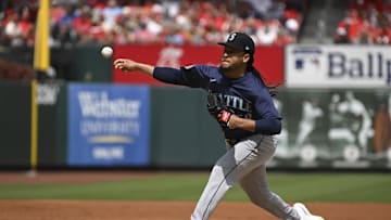 Sep 8, 2024; St. Louis, Missouri, USA; Seattle Mariners starting pitcher Luis Castillo (58) throws against the St. Louis Cardinals during the first inning at Busch Stadium. Mandatory Credit: Jeff Le-Imagn Images