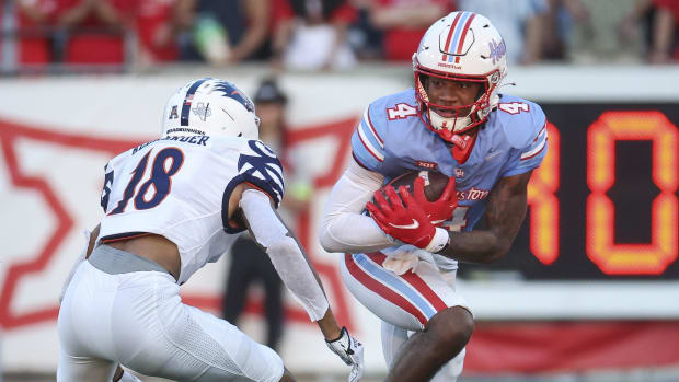 Houston Cougars wide receiver Samuel Brown (4) runs with the ball after a reception as UTSA Roadrunners cornerback Kam Alexan