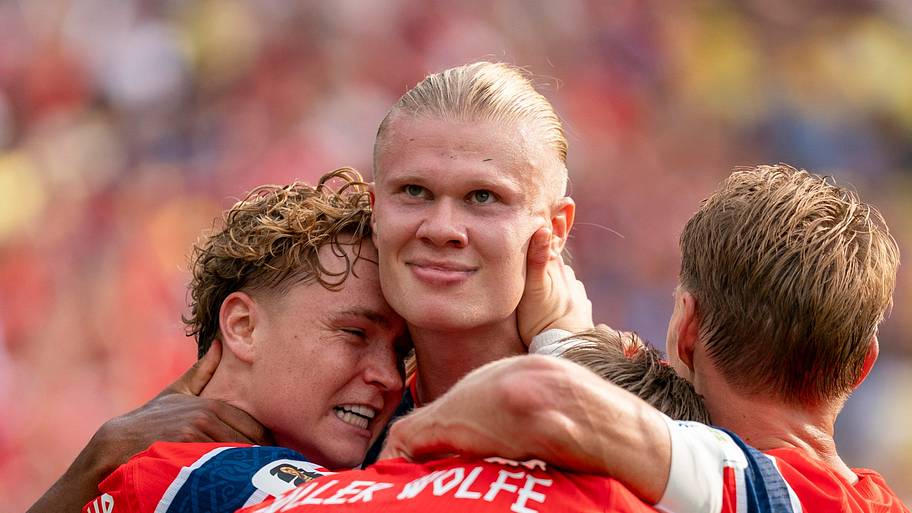 Erling Haaland celebrates