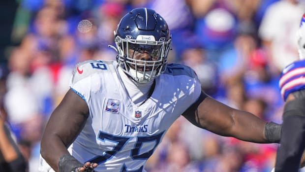 Tennessee Titans center Lloyd Cushenberry III (79) looks to block against the Buffalo Bills during the first half