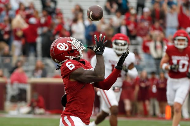 Oklahoma wide receiver Deion Burks