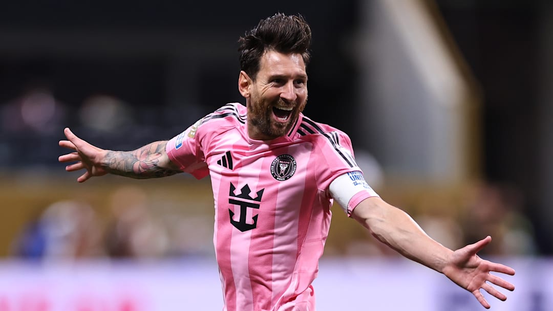 Lionel Messi a inscrit un coup-franc splendide face à Porto. Lionel Messi a inscrit un coup-franc splendide face à Porto.
