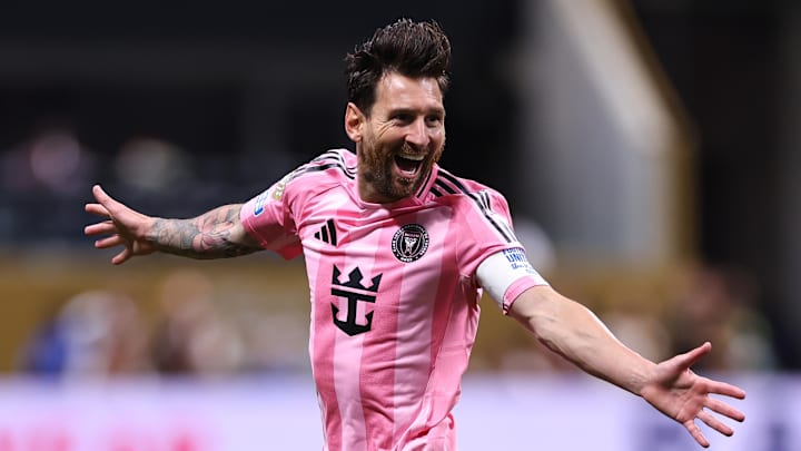 Lionel Messi a inscrit un coup-franc splendide face à Porto. Lionel Messi a inscrit un coup-franc splendide face à Porto.