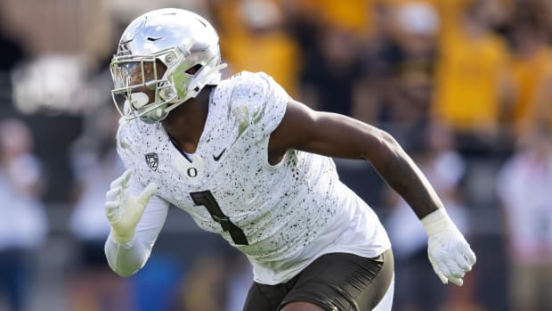 Oregon Ducks defensive end Jordan Burch (1) against the Arizona State 