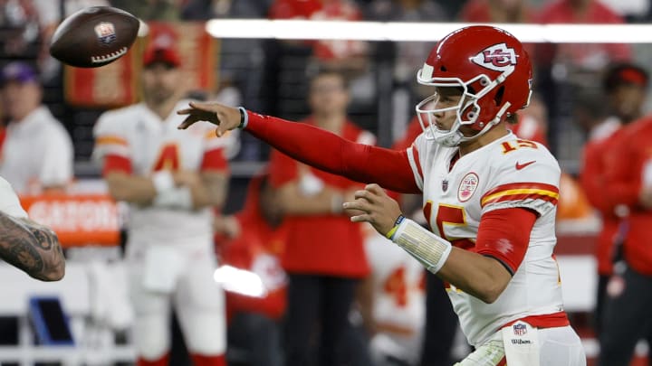 Las Vegas Raiders vs Kansas City Chiefs predictions and expert picks for Week 14 NFL Game. Las Vegas Raiders vs Kansas City Chiefs predictions and expert picks for Week 14 NFL Game.