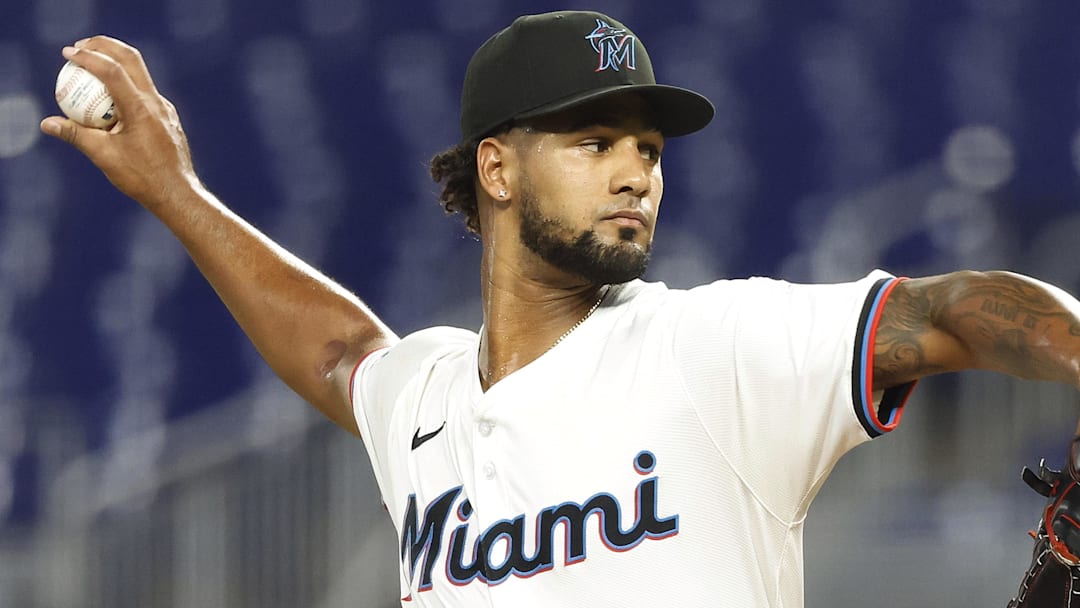 Aug 21, 2024; Miami, Florida, USA;  Miami Marlins starting pitcher Roddery Munoz (71) pitches against the Arizona Diamondbacks in the first inning at loanDepot Park. Mandatory Credit: Rhona Wise-Imagn Images