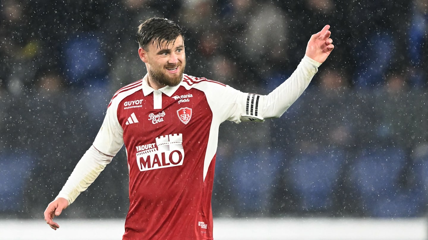 VIDEO : Le but incroyable digne du Prix Puskas inscrit par Hugo Magnetti lors de Strasbourg - Brest