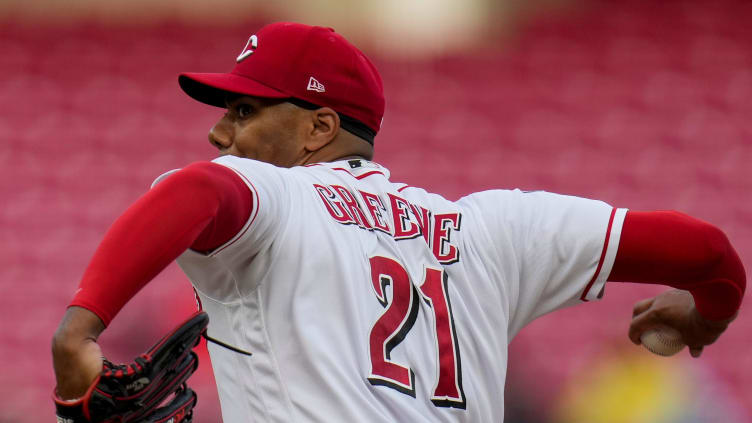 Cincinnati Reds starting pitcher Hunter Greene (21) throws a pitch.
