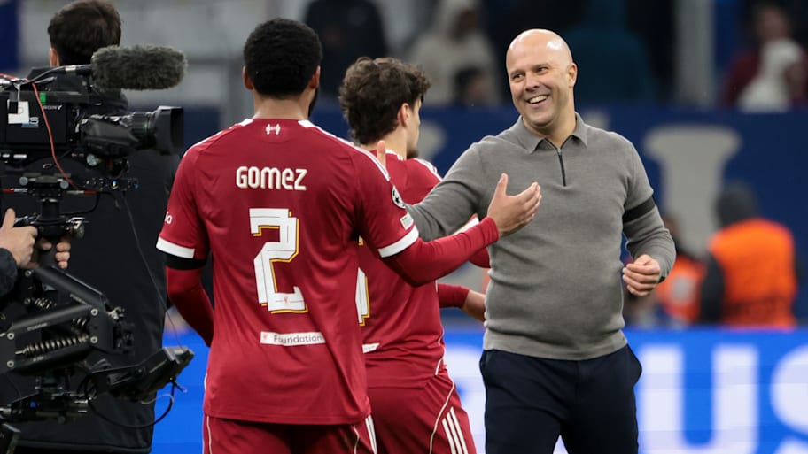 Joe Gomez (left) and Arne Slot.