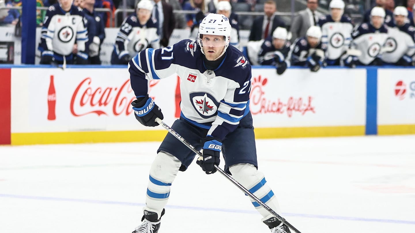 Carolina Hurricanes Sign Defender Mike Reilly to One-Year Contract