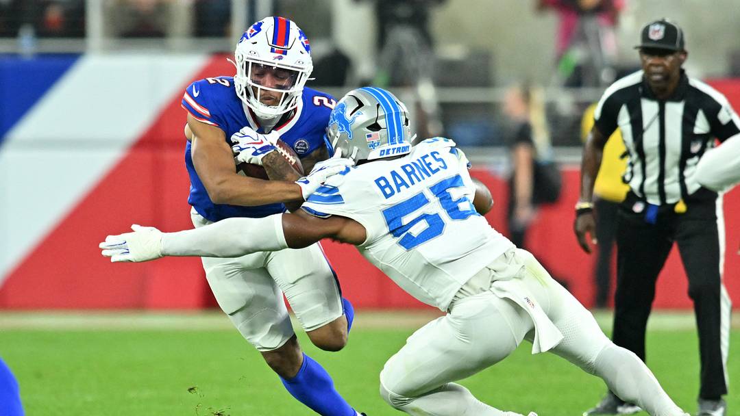 Buffalo Bills wide receiver DJ Moore (2) runs against Detroit Lions linebacker Derrick Barnes (55) during the first half at New Highmark Stadium. Mandatory Credit: Mark Konezny-Imagn Images Buffalo Bills wide receiver DJ Moore (2) runs against Detroit Lions linebacker Derrick Barnes (55) during the first half at New Highmark Stadium. Mandatory Credit: Mark Konezny-Imagn Images