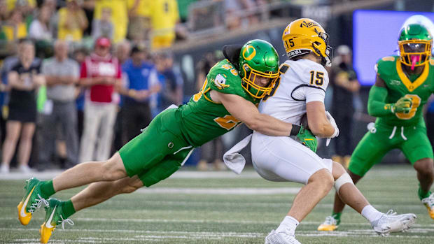 Oregon Ducks linebacker Bryce Boettcher brings down Idaho Vandals wide receiver Mark Hamper as the Oregon Ducks host the Idah