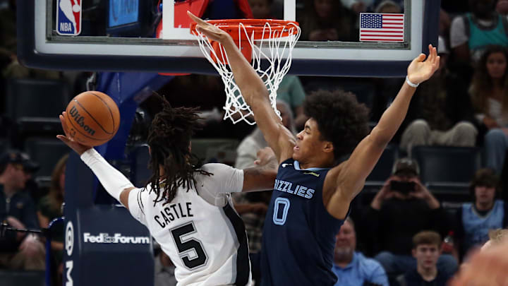 Feb 3, 2025; Memphis, Tennessee, USA; Memphis Grizzlies forward Jaylen Wells (0) defends as San Antonio Spurs guard Stephon Castle (5) drives to the basket during the second quarter at FedExForum. Mandatory Credit: Petre Thomas-Imagn Images