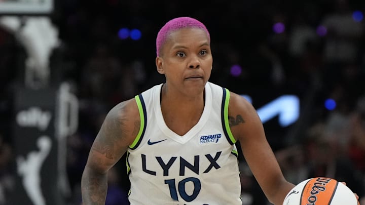 Sep 26, 2025; Phoenix, Arizona, USA; Minnesota Lynx guard Courtney Williams (10) drives against the Phoenix Mercury during game three of the second round for the 2025 WNBA Playoffs at PHX Arena. Mandatory Credit: Rick Scuteri-Imagn Images Sep 26, 2025; Phoenix, Arizona, USA; Minnesota Lynx guard Courtney Williams (10) drives against the Phoenix Mercury during game three of the second round for the 2025 WNBA Playoffs at PHX Arena. Mandatory Credit: Rick Scuteri-Imagn Images