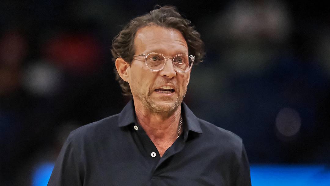Atlanta Hawks head coach Quin Snyder reacts against the New Orleans Pelicans during the first half of the game at the Smoothie King Center on November 22, 2025.