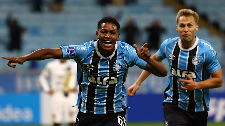 Riquelme pode voltar a ser titular