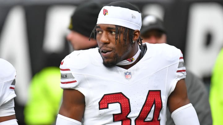 Dec 31, 2023; Philadelphia, Pennsylvania, USA; Arizona Cardinals safety Jalen Thompson (34) against the Philadelphia Eagles at Lincoln Financial Field. Mandatory Credit: Eric Hartline-USA TODAY Sports