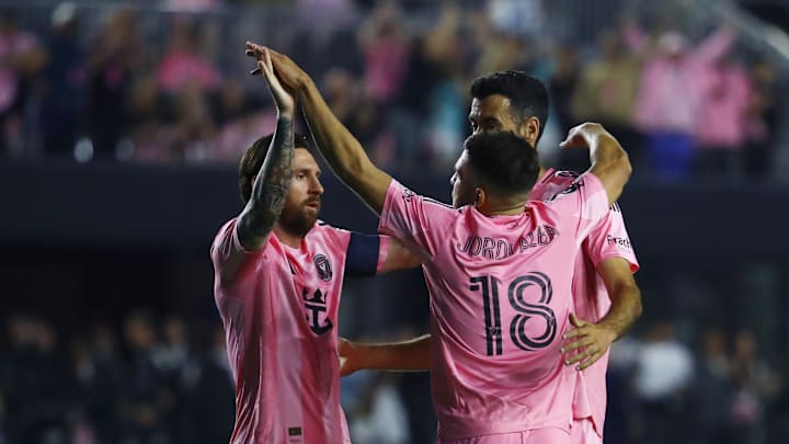 Lionel Messi, Jordi Alba und Sergio Busquets dürfen sich freuen Lionel Messi, Jordi Alba und Sergio Busquets dürfen sich freuen
