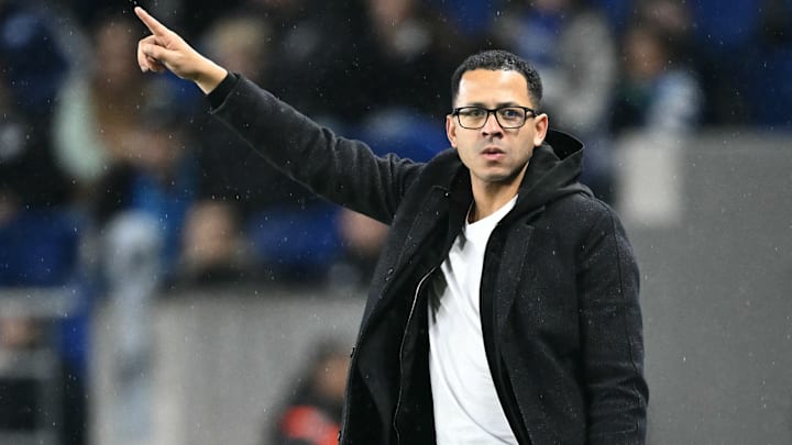 Liam Rosenior pourrait finalement rester à Strasbourg.
