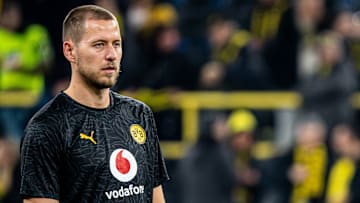 Mit Waldemar Anton war nach dem Spiel nicht gut Kirschen essen Mit Waldemar Anton war nach dem Spiel nicht gut Kirschen essen