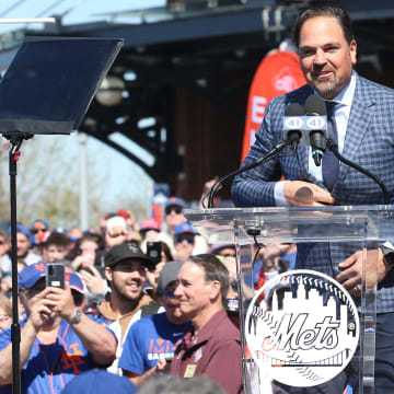 Former Mets catcher Mike Piazza speaks to the crowd during the Tom Seaver statue ceremony outside Citi Field prior to the start of game between the Mets and Diamondbacks April 15, 2022.