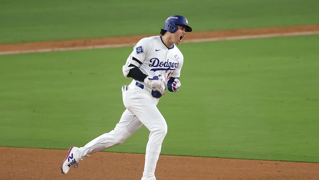 World Series - Toronto Blue Jays v Los Angeles Dodgers - Game Three