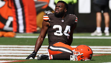 Cleveland Browns running back Jerome Ford (34) warms up before a game against the Cincinnati Bengals at Huntington Bank Field.