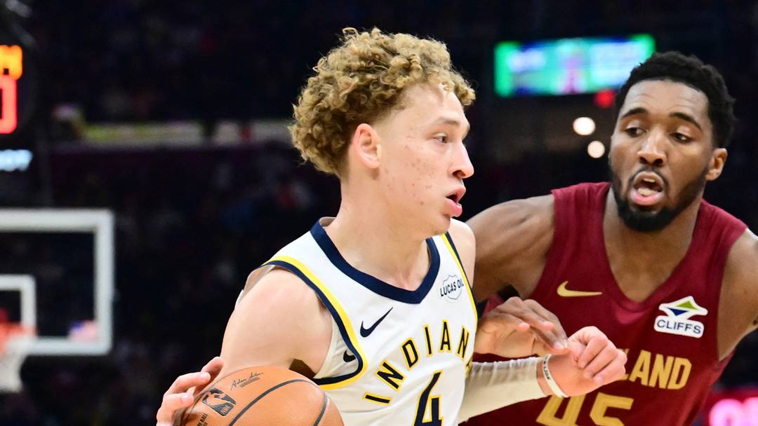 Apr 5, 2026; Cleveland, Ohio, USA; Indiana Pacers guard Taelon Peter (4) drives to the basket against Cleveland Cavaliers guard Donovan Mitchell (45) during the second half at Rocket Arena. Mandatory Credit: Ken Blaze-Imagn Images
